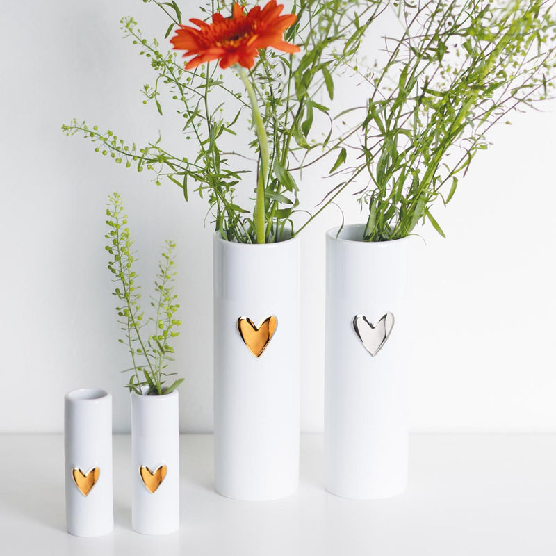 Vaso Heart Gold em composição super querida com diferentes modelos de vasos. Todos disponíveis em nossa site.